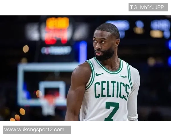 合力进攻展现实力首节杰伦布朗与普理查德双双贡献10分助力球队