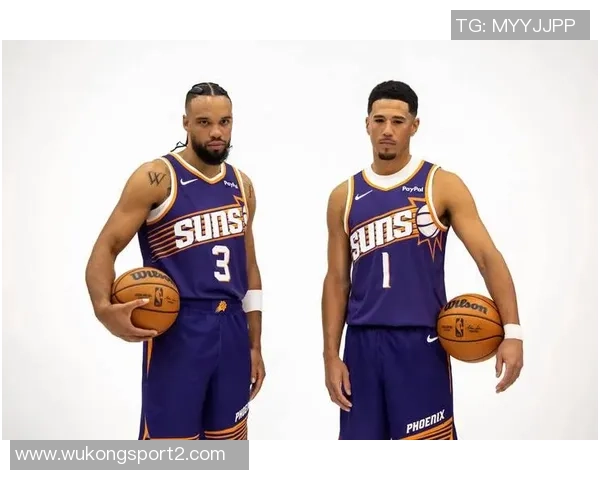 布克谈狄龙关键时刻表现称球队希望他持续带来积极能量