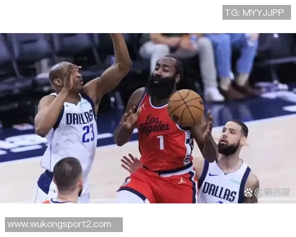 鲍威尔:昨日表现不佳今日球队展现理想篮球风格 鲍威尔:昨日表现不佳今日球队展现理想篮球风格